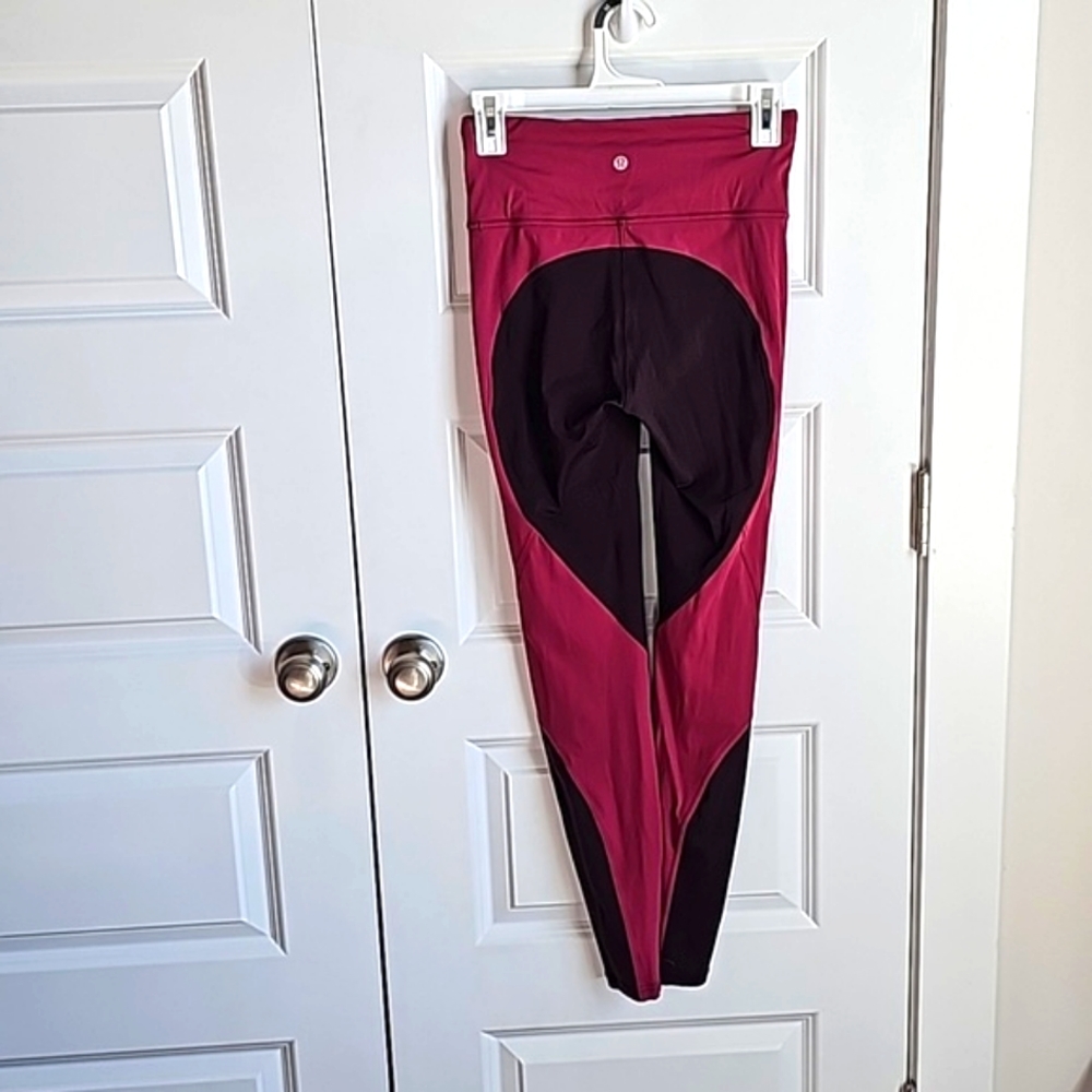 Lululemon Wake and Train Yoga Pant Legging in Women's Size 6 EUC